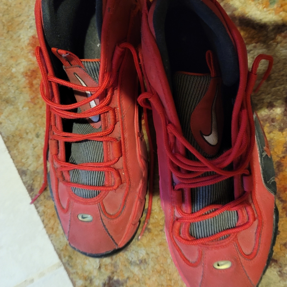 Red Nike